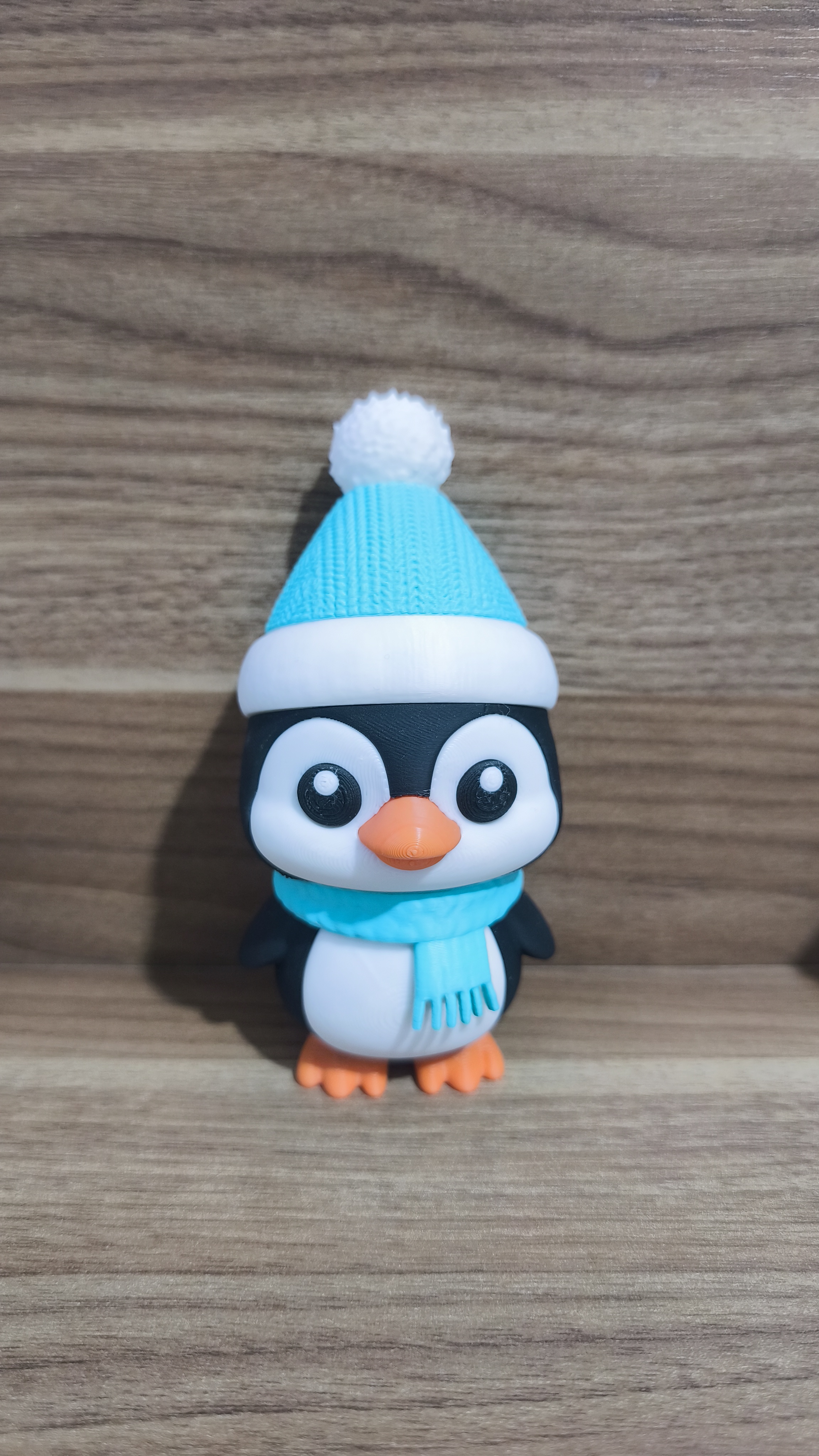 Rengarenk Şapkalı Penguen Figürü