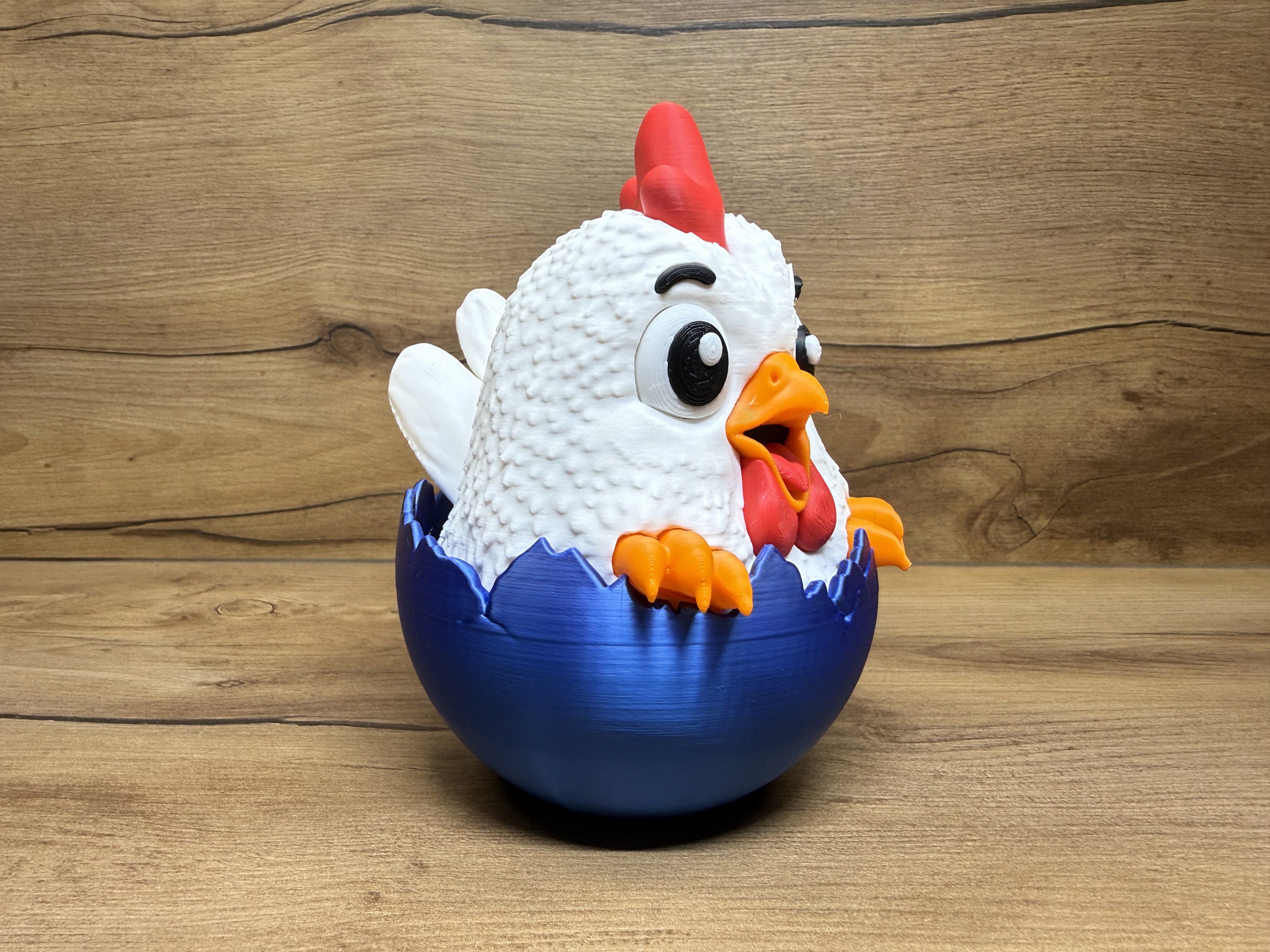 Yumurtadan Çıkan Neşeli Tavuk Figürü - 12,5 cm Premium Tasarım