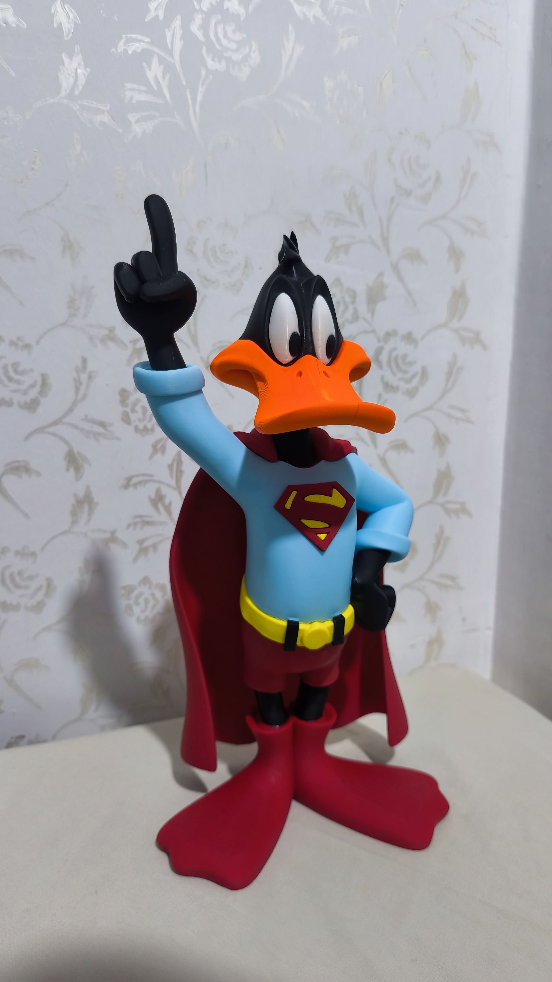 Looney Tunes Daffy Duck Süper Kahraman Dev Figür - 37 cm Premium 3D Baskı