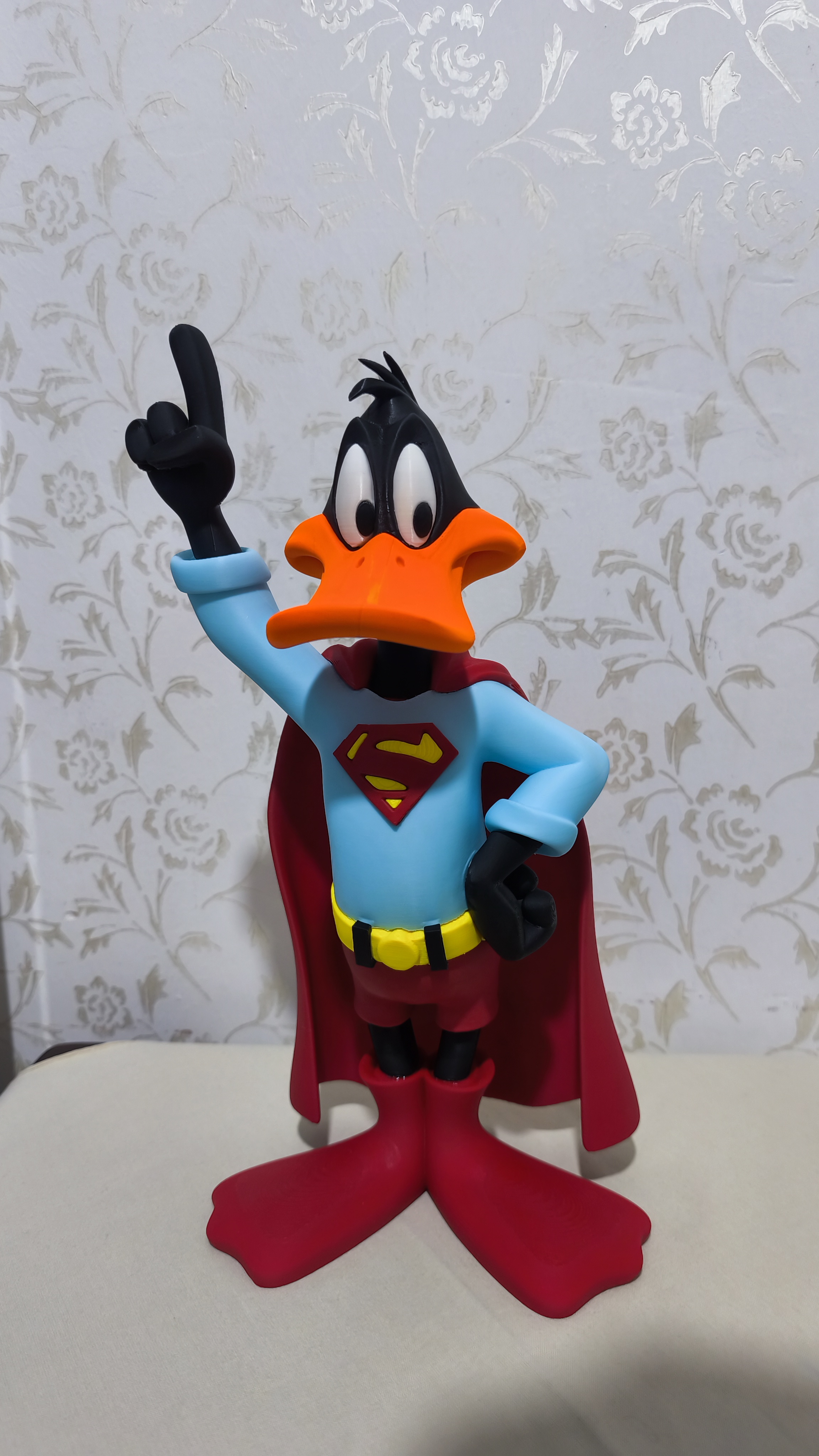 Looney Tunes Daffy Duck Süper Kahraman Dev Figür - 37 cm Premium 3D Baskı küçük görsel