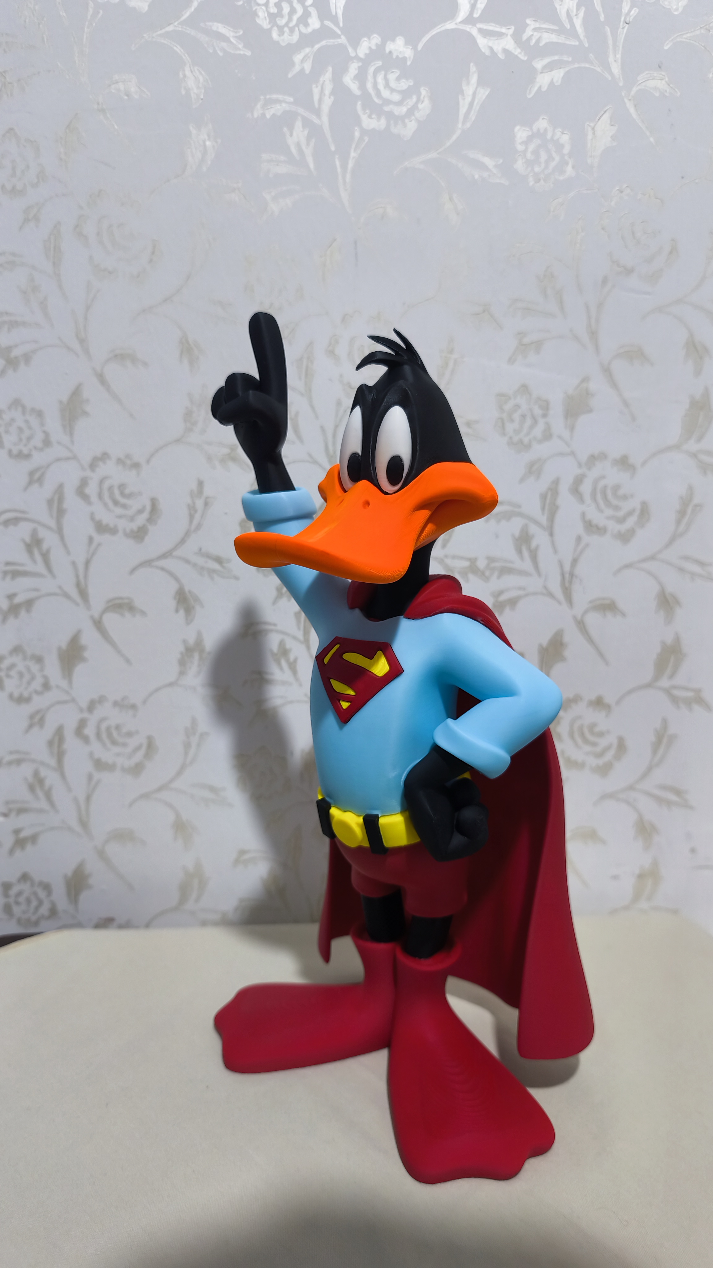 Looney Tunes Daffy Duck Süper Kahraman Dev Figür - 37 cm Premium 3D Baskı küçük görsel